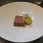 アキヒサ ハンダ - ショコラのテリーヌ　ピスタチオのアイスクリーム