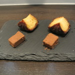 アキヒサ ハンダ - カヌレ　アールグレイの生チョコ