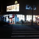 KOHYO - マックが横に