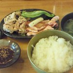 ホルモン焼　竹のこ - 定食（豚バラとシロ）