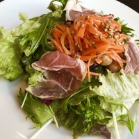 ウルフギャング・パック カフェ 愛知芸術文化センター店 - シェフの本日のオススメのステーキ2000円税別…サラダ