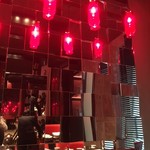 チャイナルーム - 赤いランプが印象的