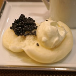 レンゲ - オシェトラキャビアバーガー（自家製のサワークリームで）