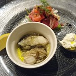 オステリア ヴィヴァーチェ コン エ デパドヴァ - 前菜１：「鮪のインサラータ ブッラータ、坂越産牡蠣の冷製」