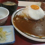 すえひろ - カレーライス。小皿付き。卵が嬉しい。