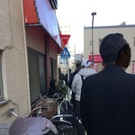 丸長中華そば店 - 開店前の行列...