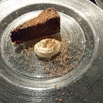 オステリア ヴィヴァーチェ コン エ デパドヴァ - 品実のデザート：「ガトーショコラ」