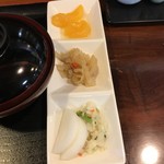 野毛おでん - 小鉢。
      美味し。