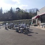 食事スペースは店内の他に、テラス席もあります。