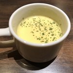 Bistro French Paradox - サラダランチ¥1,000(税込)
スープ、デザート付
2017/12/26(火)訪問