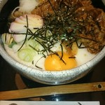 くるまや - お肉と月見山かけうどん(税込980円)