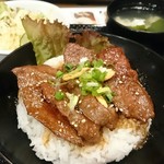 肉泥棒 - ステーキ丼980円
