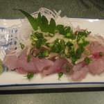 居酒屋やまに - 三重県飛び魚のタタキ５００円。クセなく甘くて旨い。お醤油つけなくても充分戴けます。