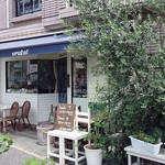 Oribushokudouorukatto - 店の前にはオリーブの木が