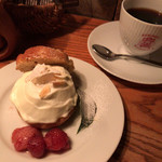 クルミドコーヒー - クルミドコーヒー(クルミドケーキクリーム(冬のいちご)、深々煎り珈琲)