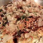 おうさか苑 - 「豚キムチ玉」（ベビースタートッピング）：ベビースターがカリッカリッで旨い♪