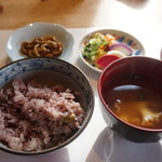 ご飯・味噌汁・漬物・なめこ旨煮