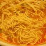 平和楼 - 坦々麺に使われている細麺