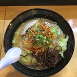 万力屋 - 辛味噌ラーメンにキャベツをトッピングしてもらいました美味しいですよ、無理言っても対応してくれますさすがです