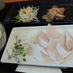 ぶり屋 - ぶり刺身セット（972円）小鉢はぶりの三杯酢でした