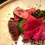 滋味 康月 - 表面はこんがり♡
      超柔らかい近江牛ステーキです(*´艸`*)