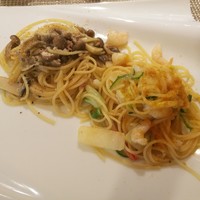 il sospiro del Mare - 手前は海老と野菜のカラスミ風味、奥は生ハムときのこのチーズ風味