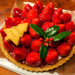 「糸島産あまおういちごのタルト（21cm）」（5,000円）。