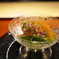 富小路 やま岸 - 立派な赤貝とひもをジュレたっぷりで。