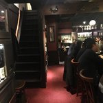 サケダイニング フジ - ２階はこじんまりとしたテーブル席、貸切にはピッタリですね