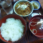 赤坂あべちゃん - 牛煮込み定食の全景