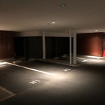 ラ メゾン ヒトトキ - 一階は広々とした駐車場