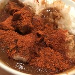 にこみ 鈴や - まかないカレーにもつ投入からの赤化粧