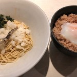 煮干し中華そば一燈 - 和え玉＋鶏そぼろ丼(ハーフ)