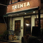 トレンタ - 夜の店舗外観