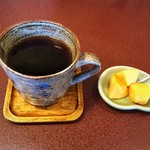 ジャム cafe 可鈴 - 食後のホットコーヒーとサービスでいただいた柿