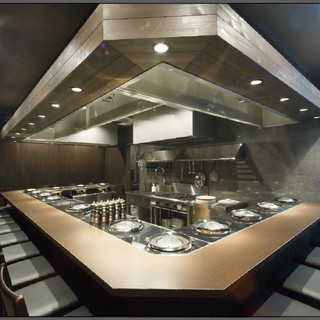 臭い対策◎目の前で焼き上げるライブ感満載のオープンキッチン