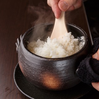 新潟産こしひかりを使用した、ふっくら炊き立ての土鍋ごはん