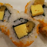 築地寿司清 - 玉子、沢庵、トビッコと、マヨネーズをマキマキで
      