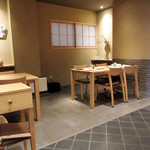 白 - 満席だったテーブル席(2017.12月昼)