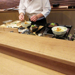 白 - 盛り付け風景