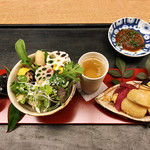 白 - 精進四菜の先付八寸:緑高重