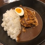 Crescent Cafe - 骨付きチキンは大きい！