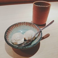 古今 本店 - 黒ゴマアイスときなこアイス