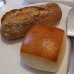 ラ ターブル ドゥ ジョエル・ロブション - パンもおいしかったそうです。
