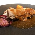 ロゼット - 青森産ガーリックポーク三枚肉のブレゼ
      十和田産リンゴを使ったシードルソース