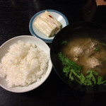 樅峰苑 - 地場産のお米、強首白菜の漬物、川ガニのつみれ汁