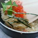 Gaku - イクラと鮭の親子釜飯