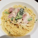 イタリア料理クッチーナ - ベーコンとほうれん草のクリームソース