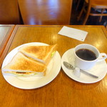 cafe SAWAYA - ホットコーヒー350円、モーニングトーストサンド+50円