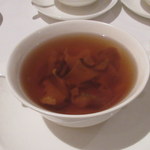 夏宮 - 花旗参原燉螺頭湯